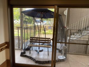 ガラス越し面会始めました