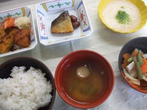 鯖の柚子香焼き ＶＳ コロッケ盛り合わせ