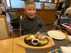 洋食を食べに行きました